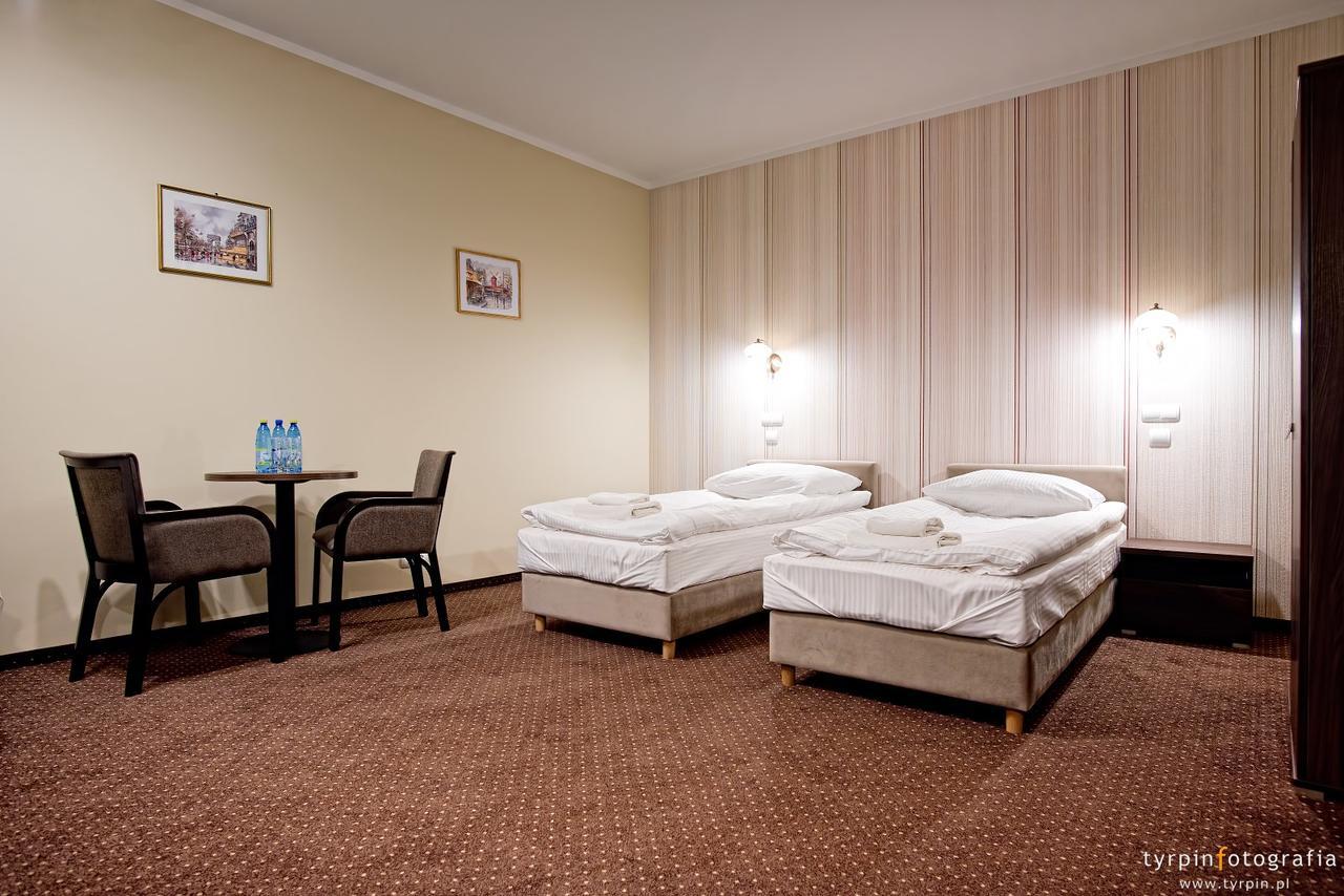 Hotel Lord Krosno Exterior photo