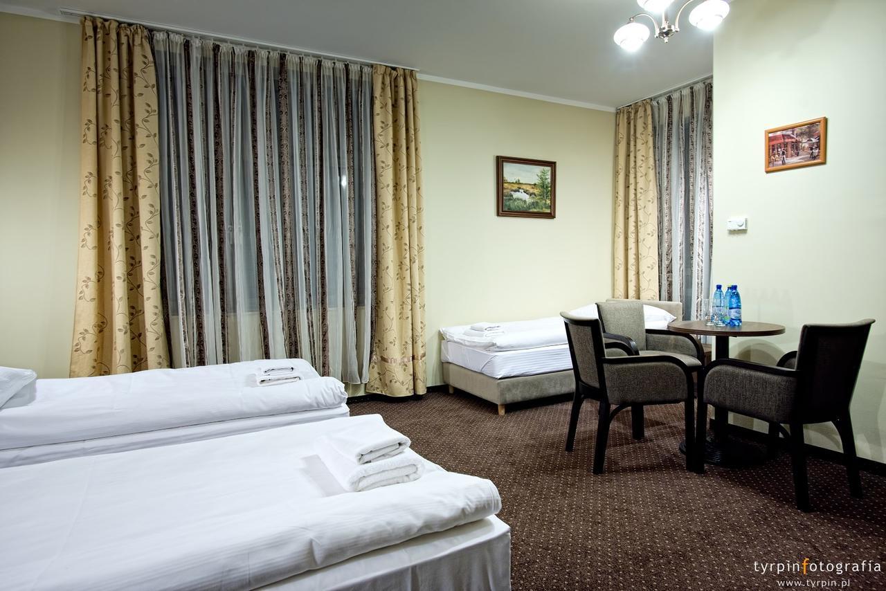 Hotel Lord Krosno Exterior photo