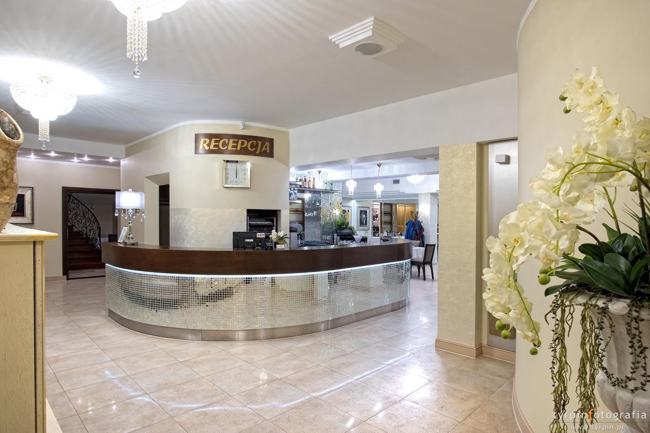 Hotel Lord Krosno Exterior photo